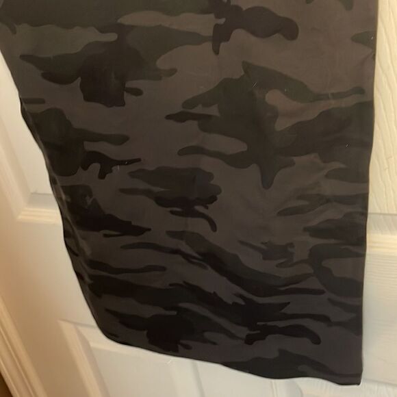 NWOT Sanctuary Camo Pencil Skirt XSmall - Picture 3 of 6